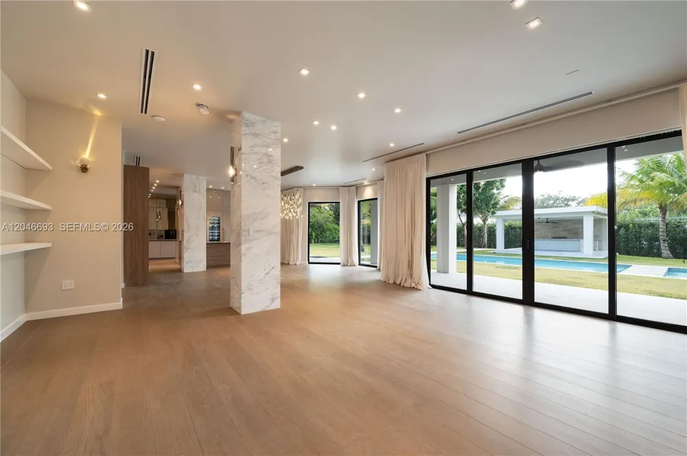 11200 SW 60th Ave Pinecrest, FL 33156