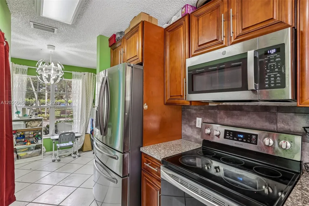 115 NW 108th Ave Pembroke Pines, FL 33026