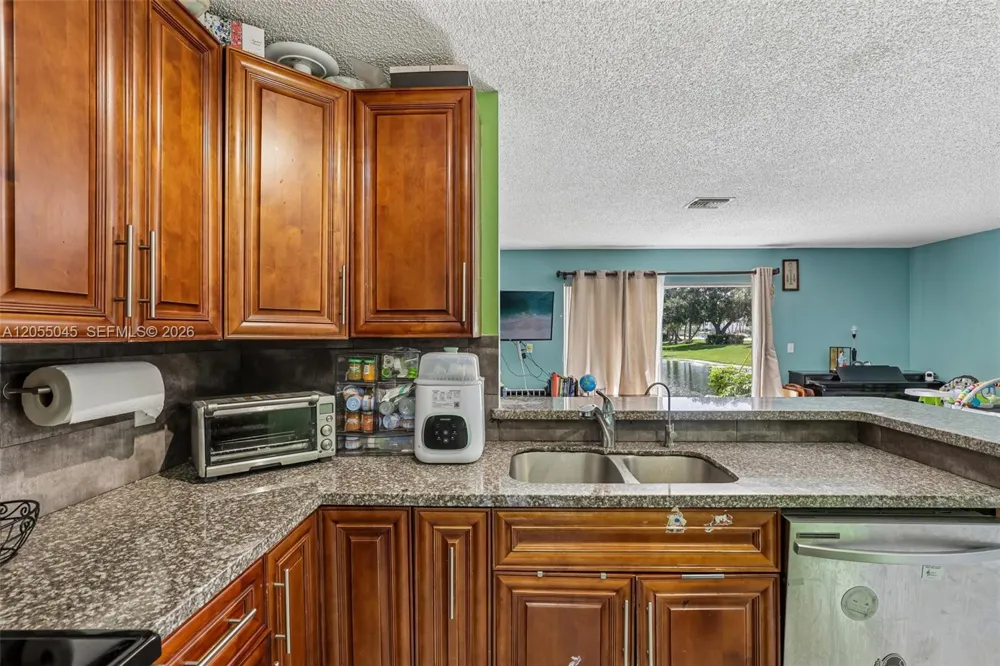 115 NW 108th Ave Pembroke Pines, FL 33026
