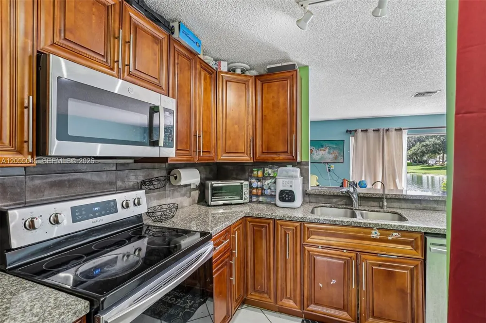 115 NW 108th Ave Pembroke Pines, FL 33026