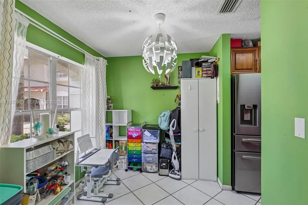 115 NW 108th Ave Pembroke Pines, FL 33026