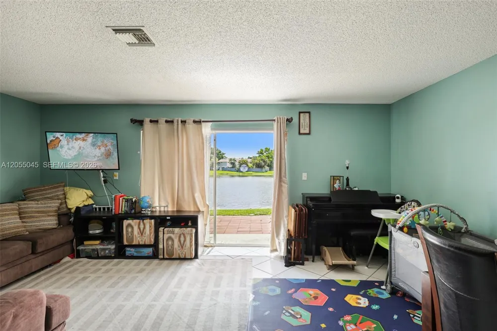 115 NW 108th Ave Pembroke Pines, FL 33026