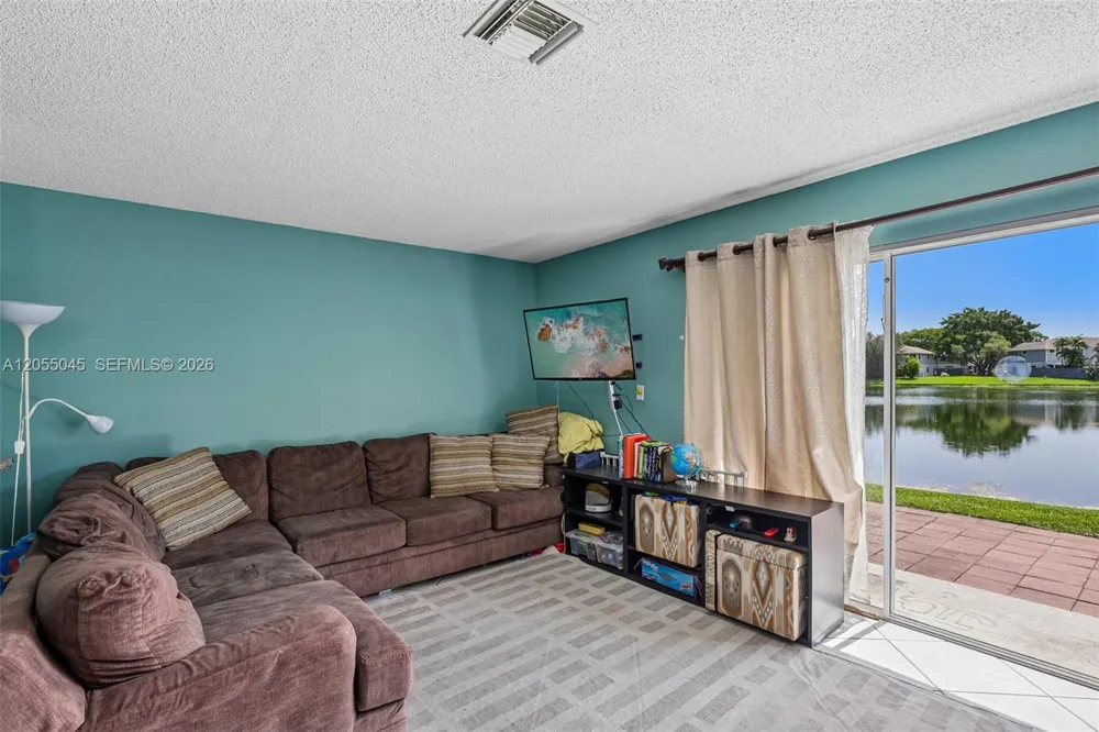 115 NW 108th Ave Pembroke Pines, FL 33026