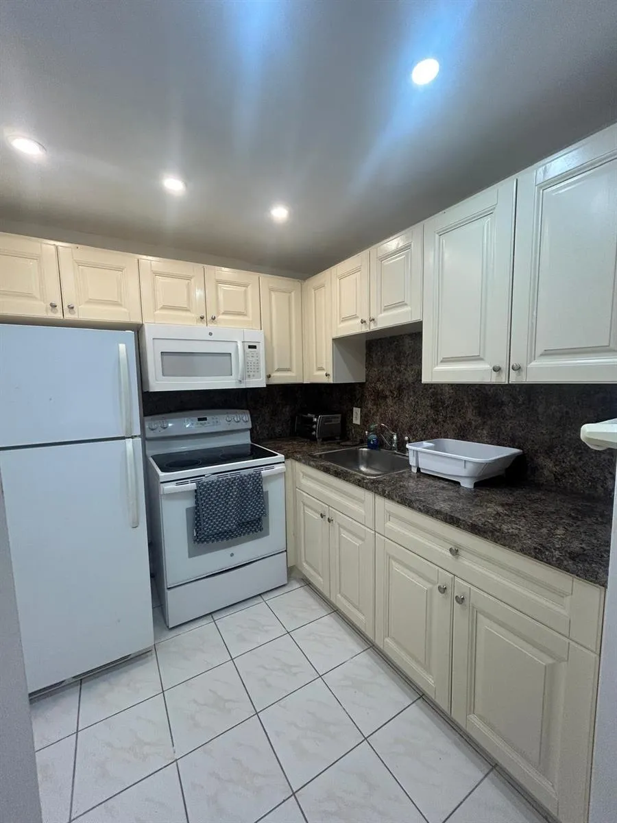 138 Markham G Deerfield Beach, FL 33442