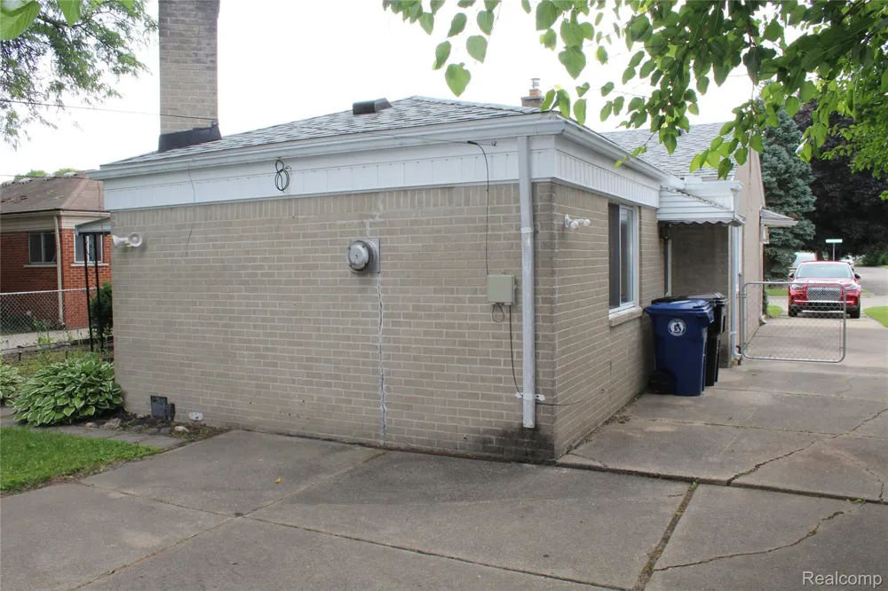 11717 Tecumseh Redford Charter Township, MI 48239