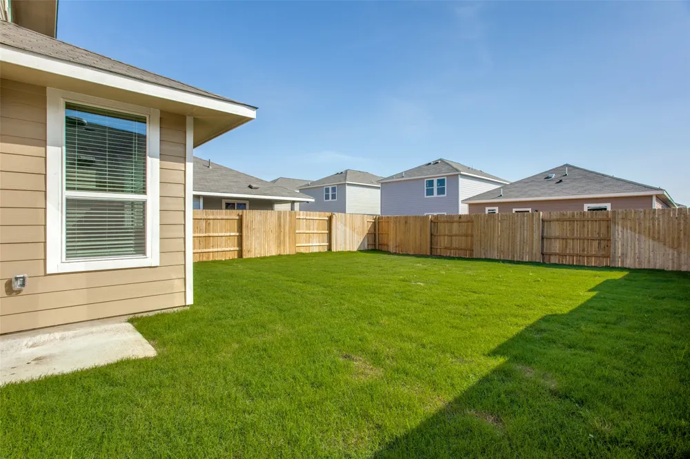 140 Living Reef Drive Maxwell, TX 78656