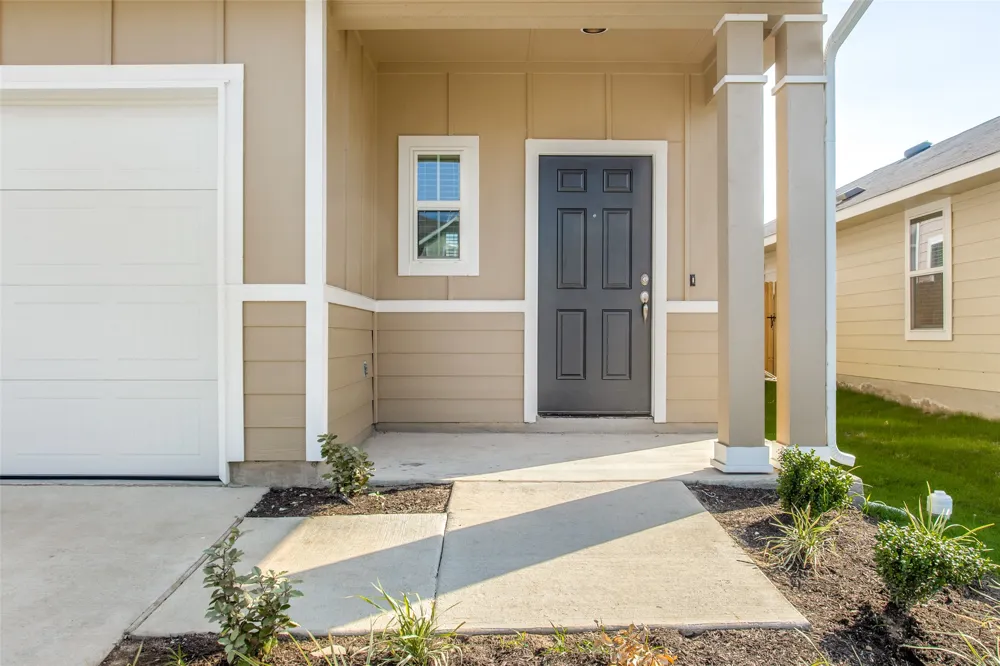 140 Living Reef Drive Maxwell, TX 78656