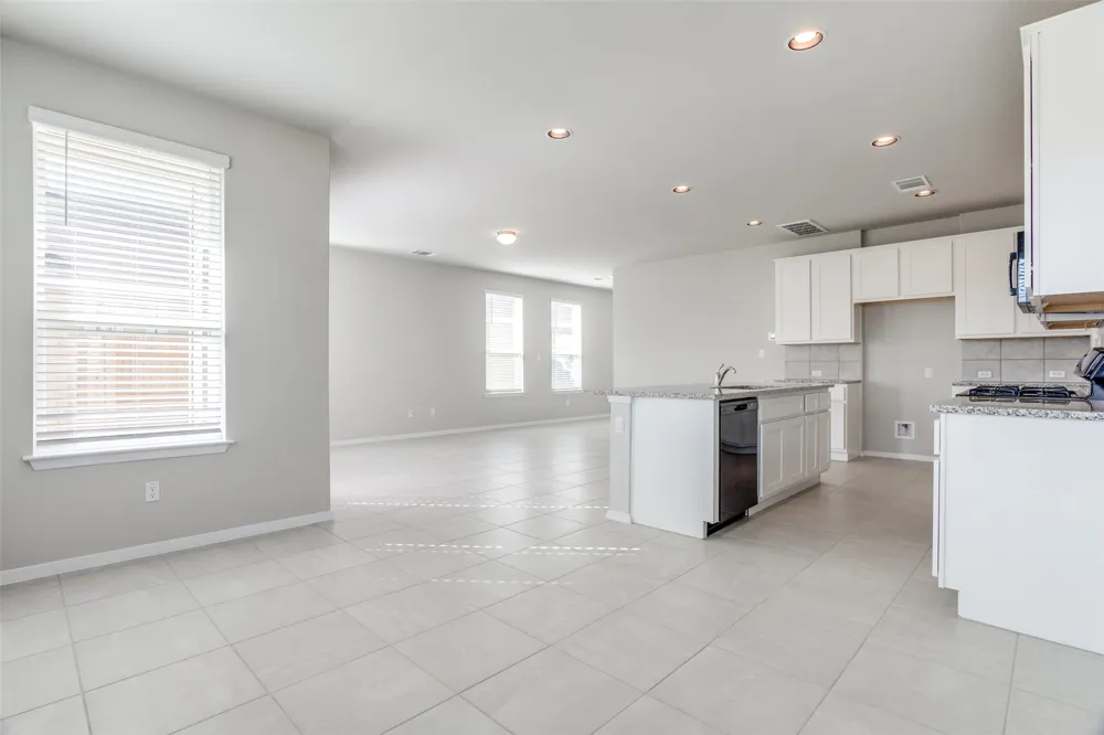 140 Living Reef Drive Maxwell, TX 78656