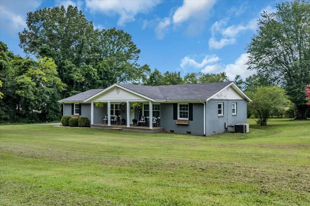 593 Dover Road Jasper, TN 37347