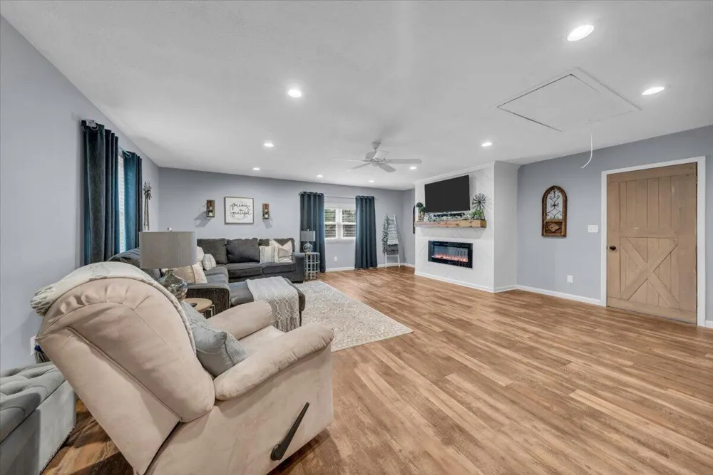 593 Dover Road Jasper, TN 37347