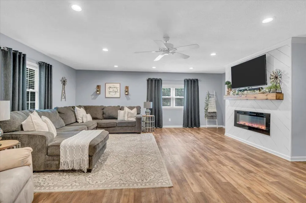 593 Dover Road Jasper, TN 37347