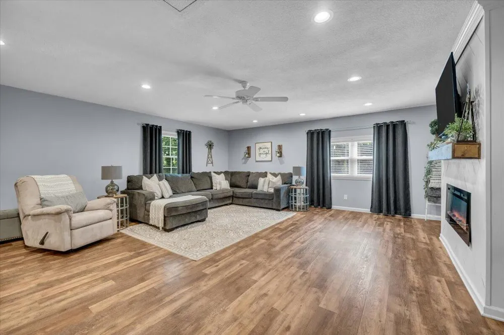 593 Dover Road Jasper, TN 37347
