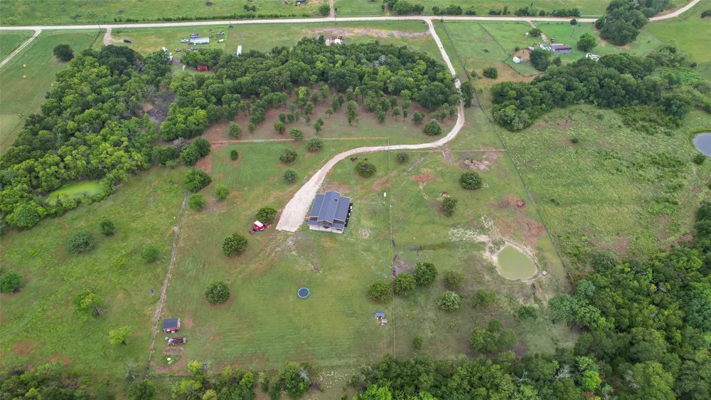 9924 NW County Road 2221 Barry, TX 75102