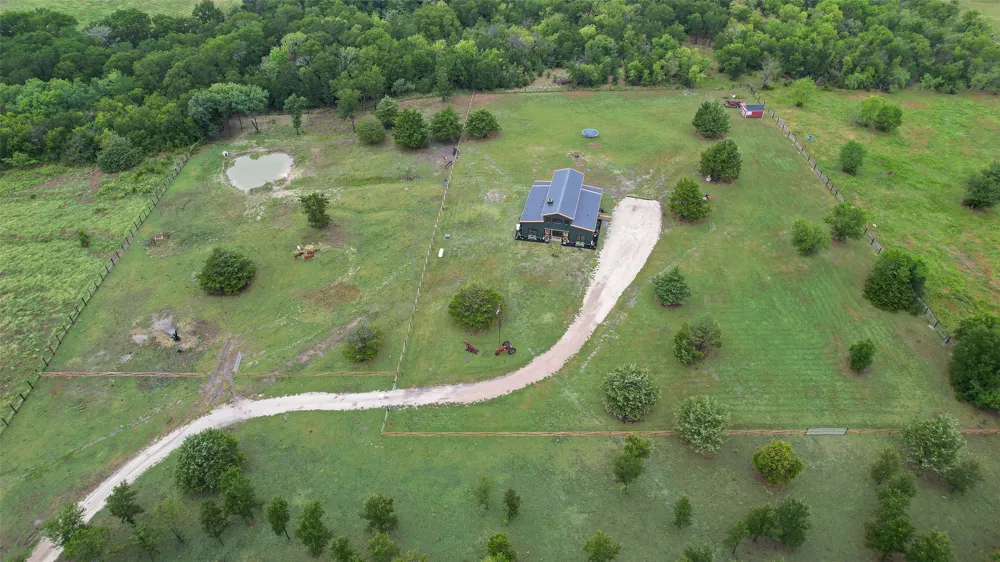 9924 NW County Road 2221 Barry, TX 75102
