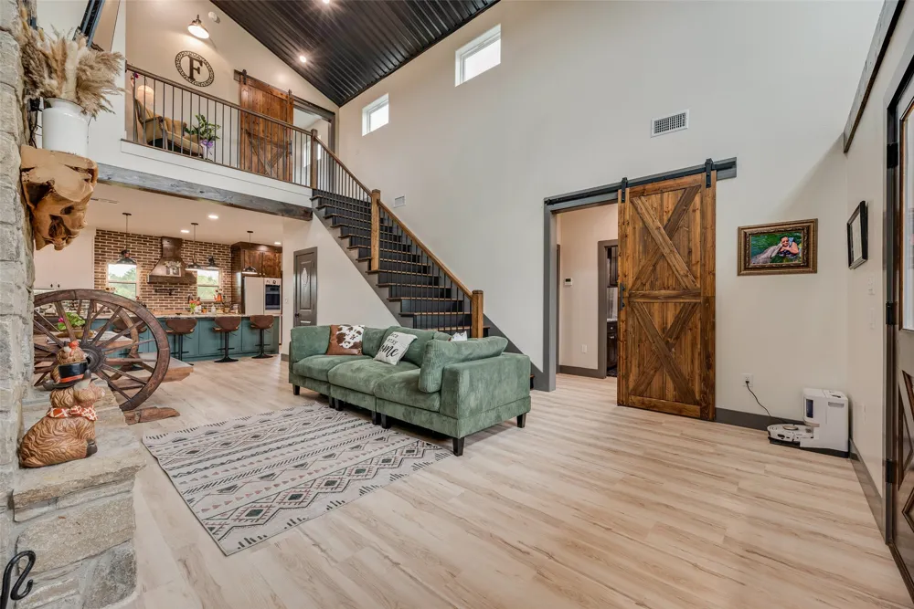 9924 NW County Road 2221 Barry, TX 75102