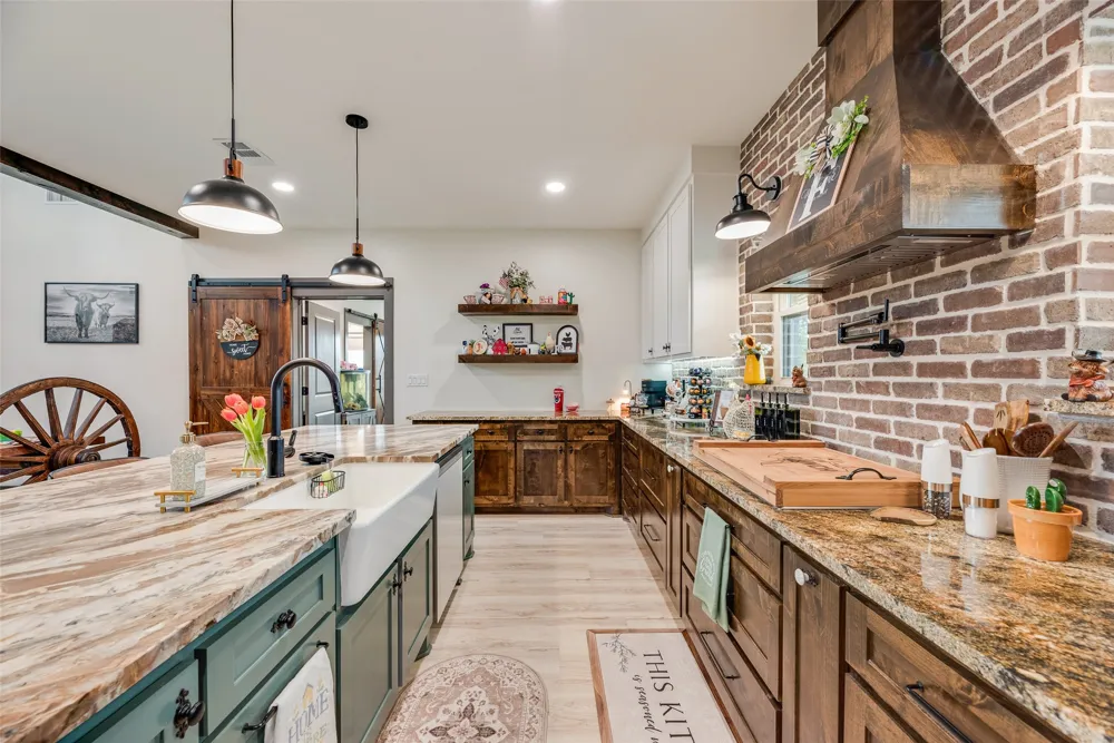 9924 NW County Road 2221 Barry, TX 75102