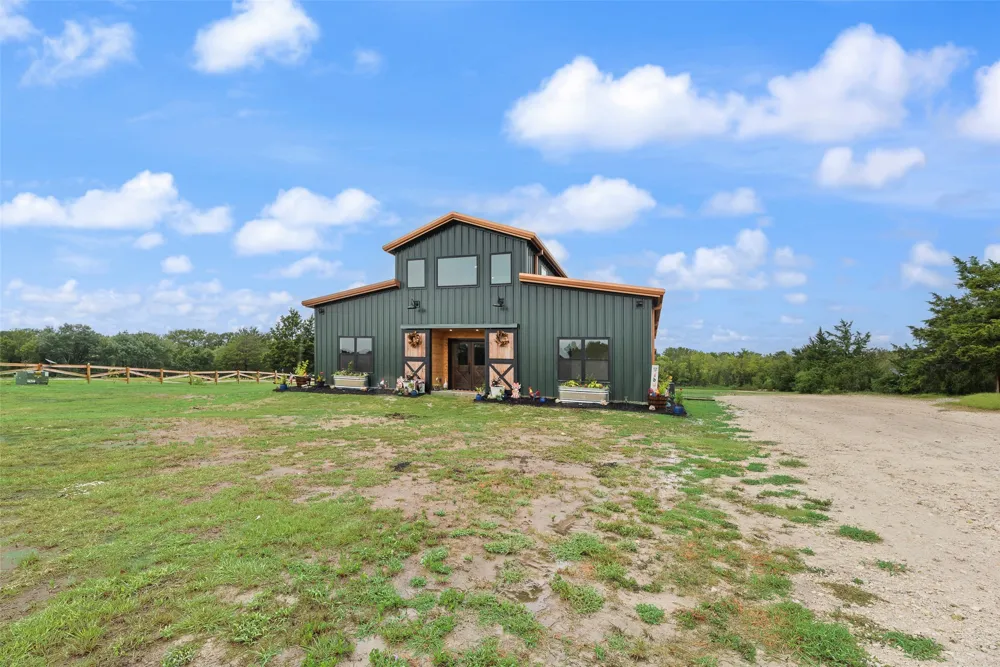 9924 NW County Road 2221 Barry, TX 75102