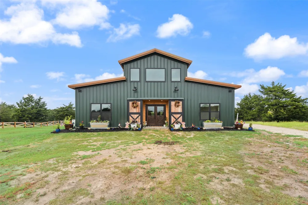 9924 NW County Road 2221 Barry, TX 75102