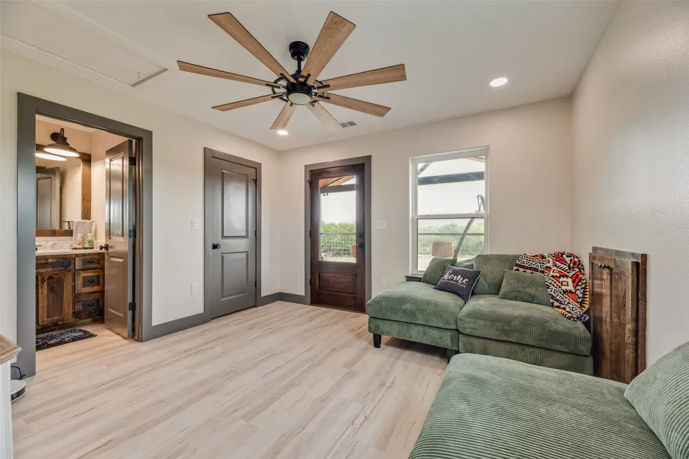 9924 NW County Road 2221 Barry, TX 75102