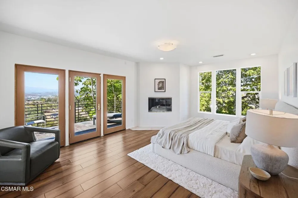 419 Helga Court Newbury Park, CA 91320