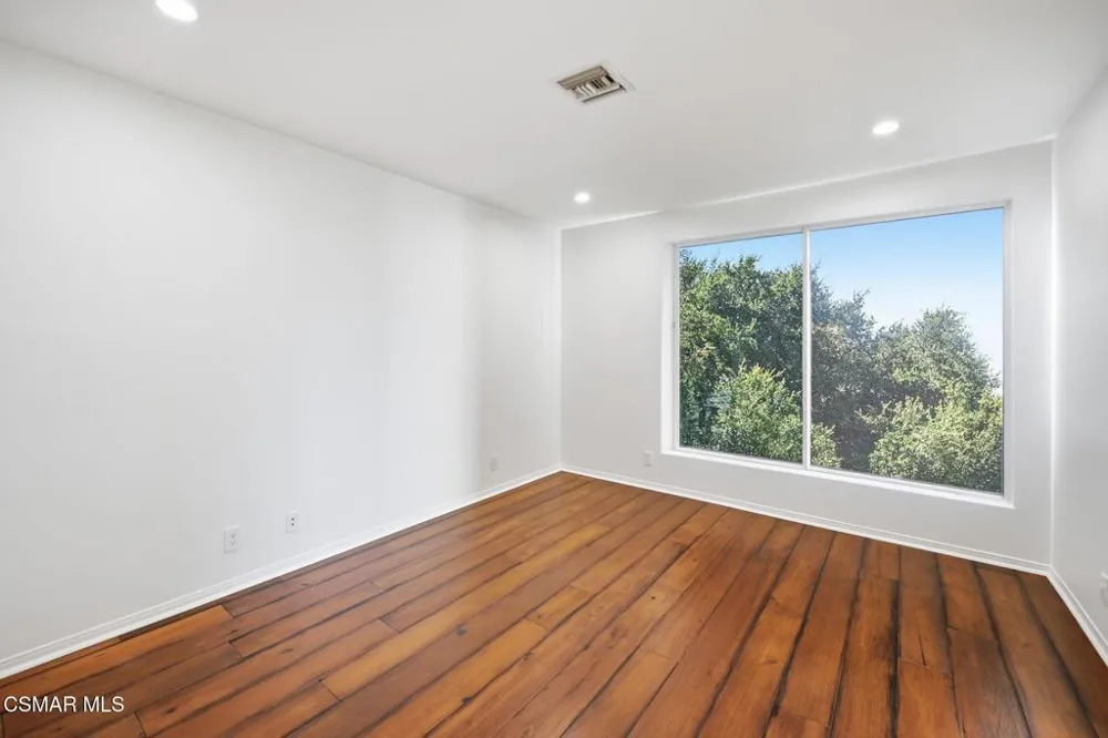 419 Helga Court Newbury Park, CA 91320