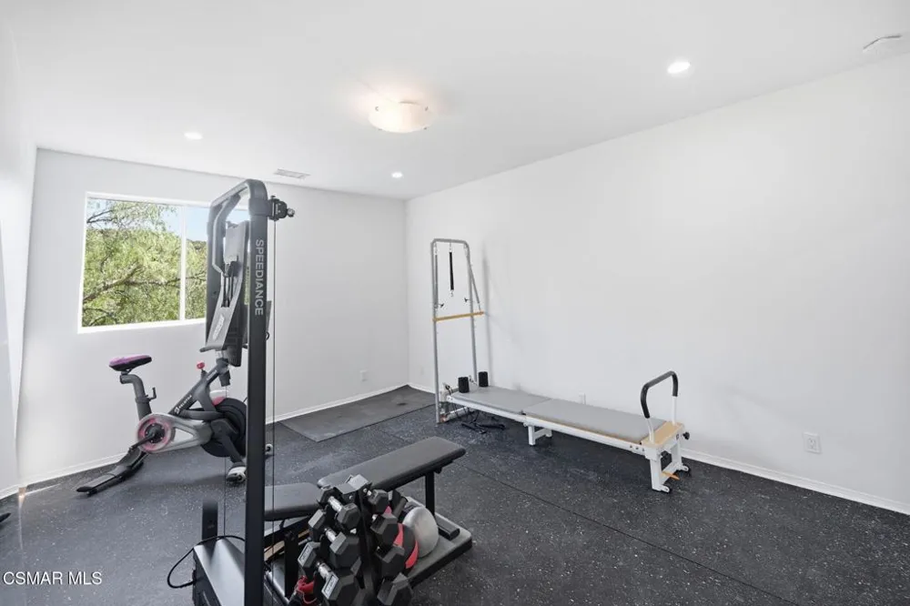 419 Helga Court Newbury Park, CA 91320