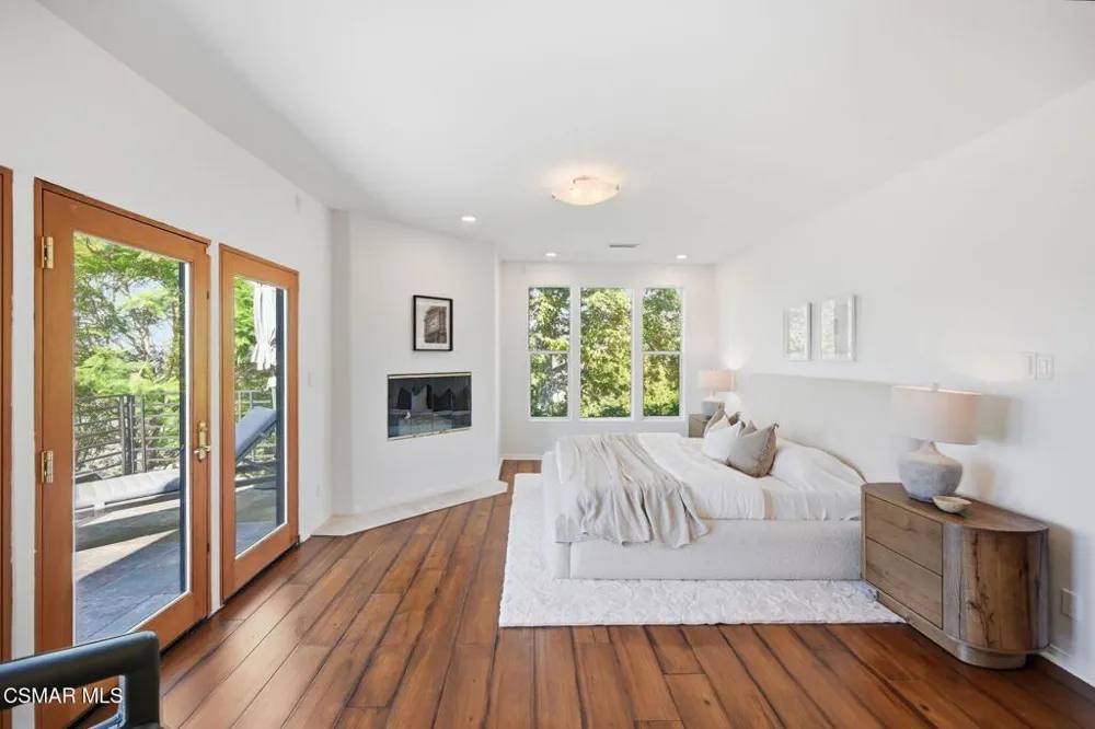 419 Helga Court Newbury Park, CA 91320