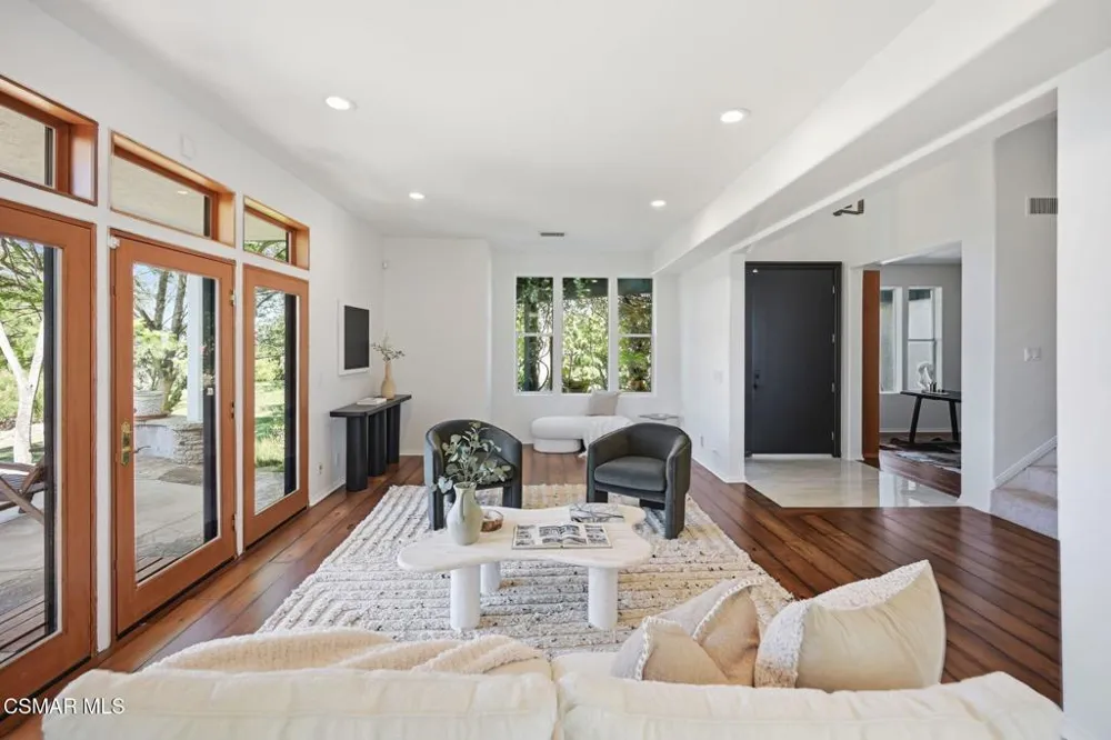 419 Helga Court Newbury Park, CA 91320
