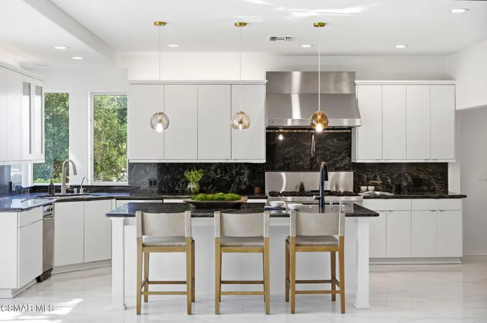 419 Helga Court Newbury Park, CA 91320