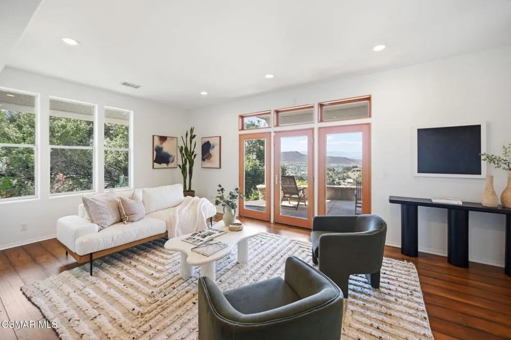 419 Helga Court Newbury Park, CA 91320
