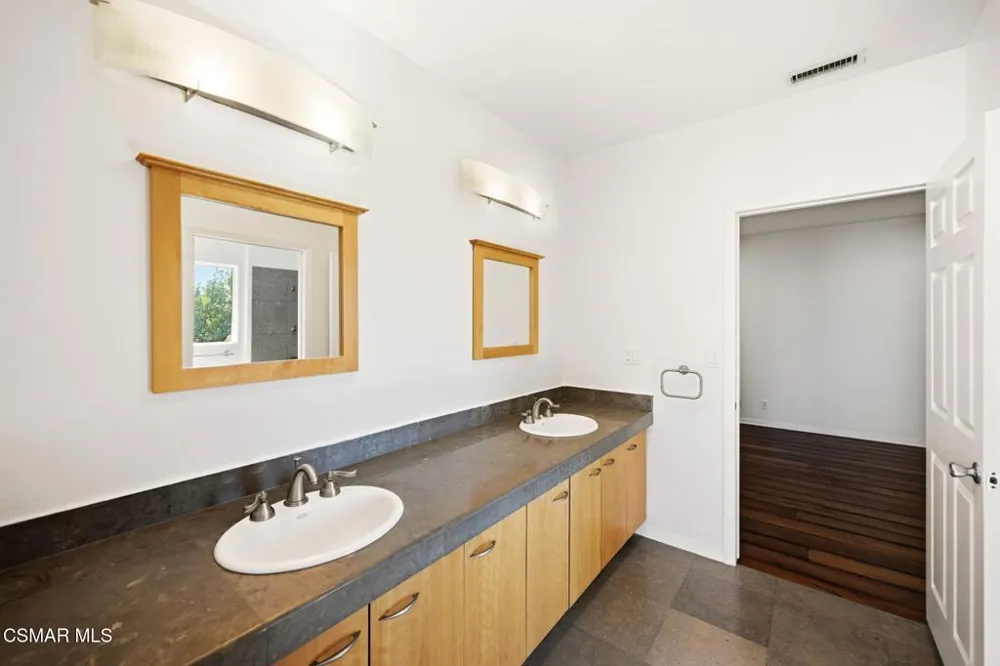 419 Helga Court Newbury Park, CA 91320