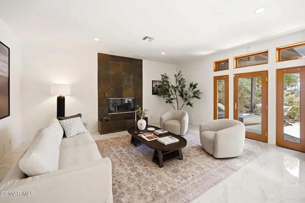 419 Helga Court Newbury Park, CA 91320