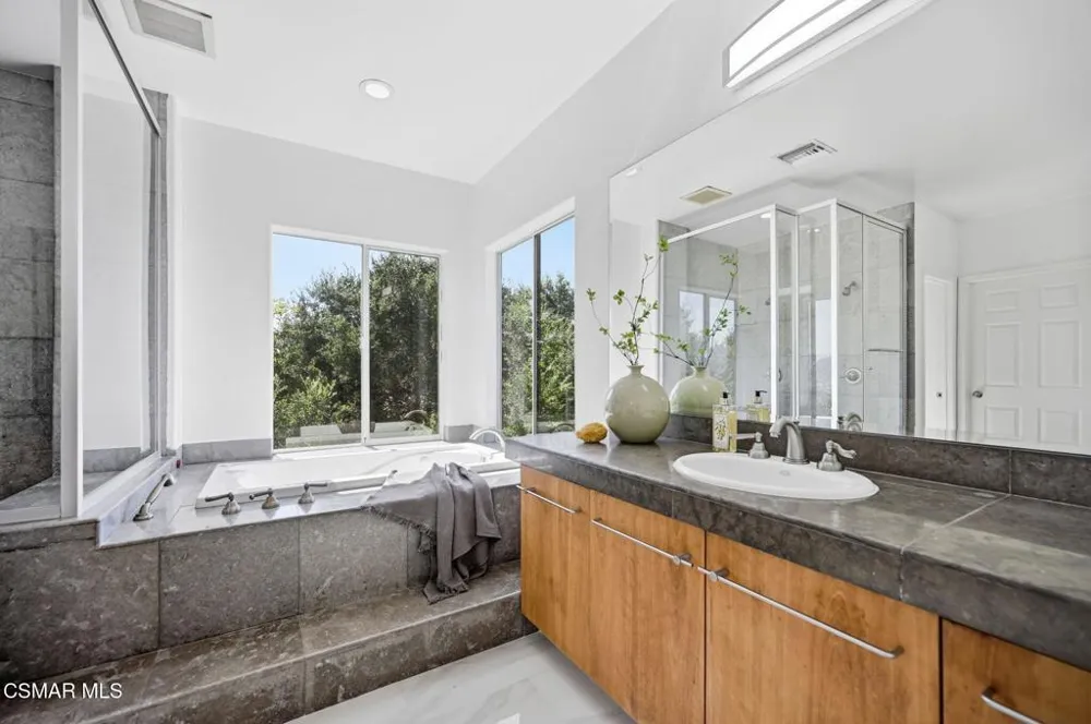 419 Helga Court Newbury Park, CA 91320