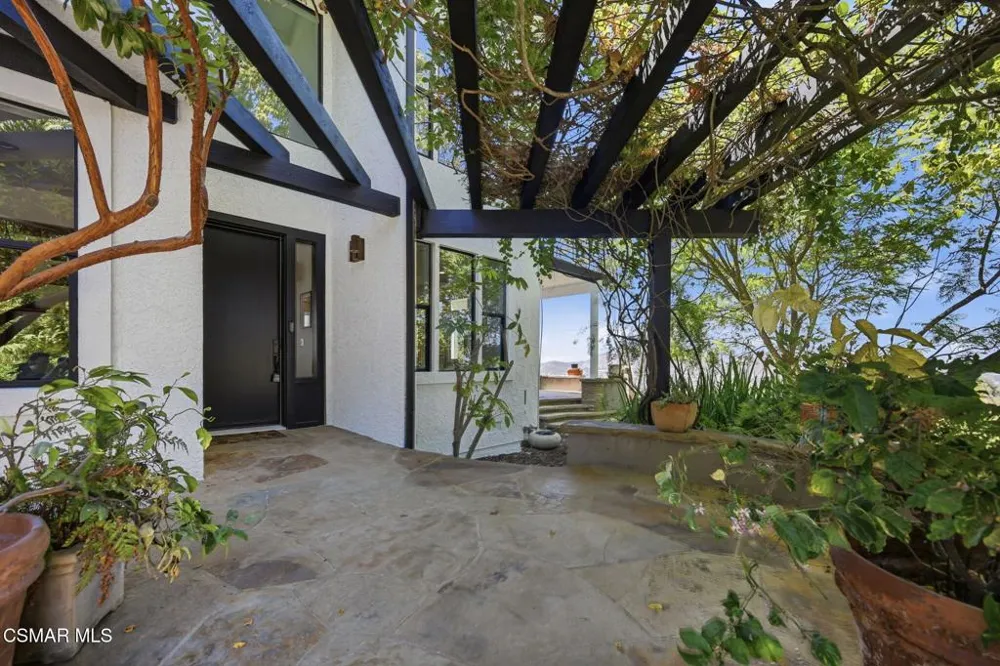 419 Helga Court Newbury Park, CA 91320
