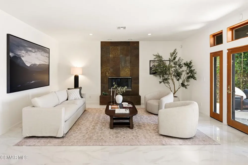 419 Helga Court Newbury Park, CA 91320