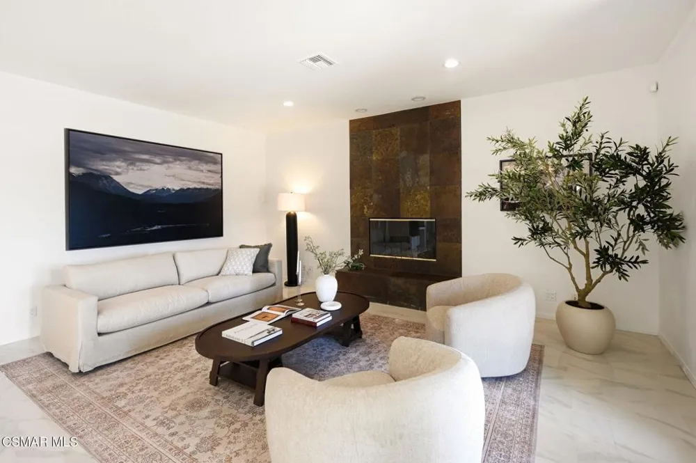 419 Helga Court Newbury Park, CA 91320