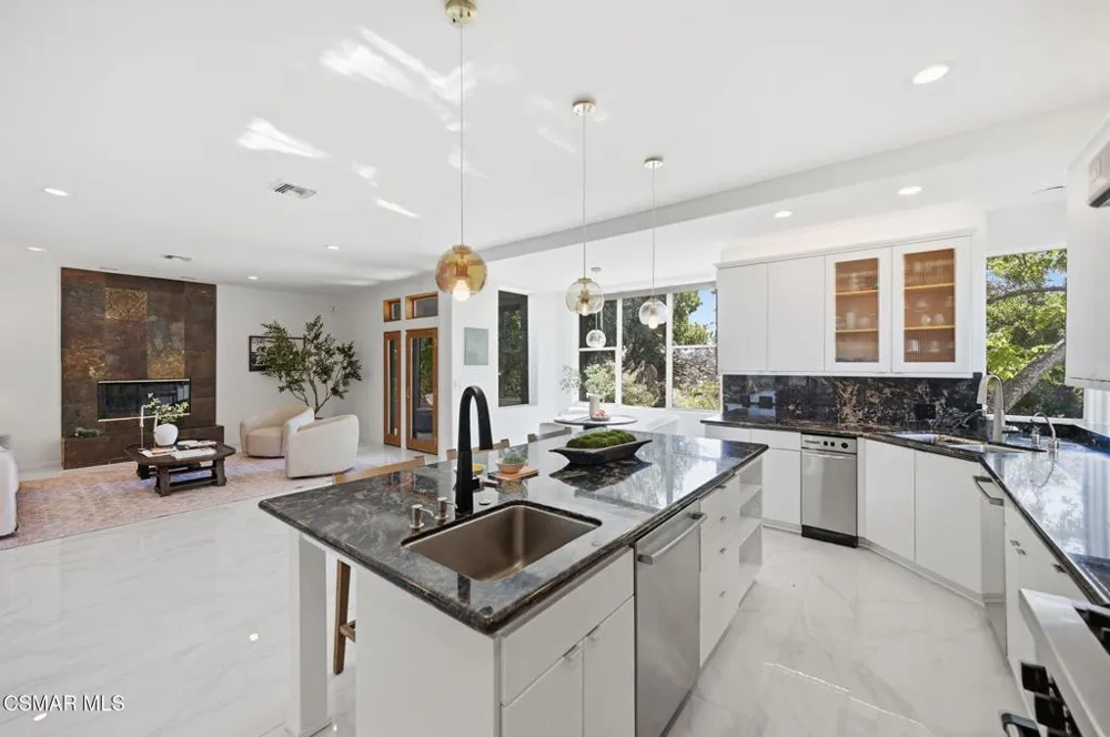 419 Helga Court Newbury Park, CA 91320