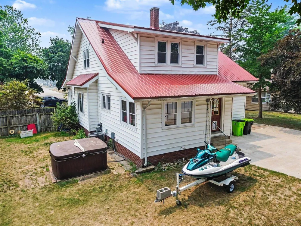 116 W Wheaton Avenue Clare City, MI 48618