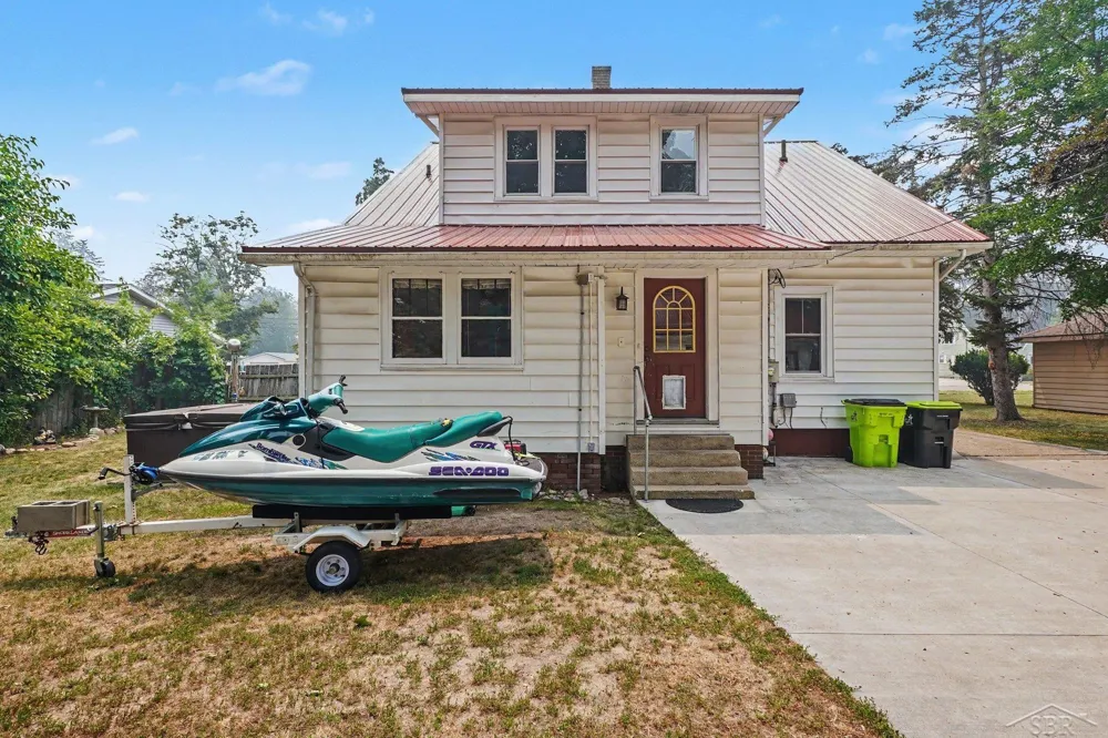 116 W Wheaton Avenue Clare City, MI 48618