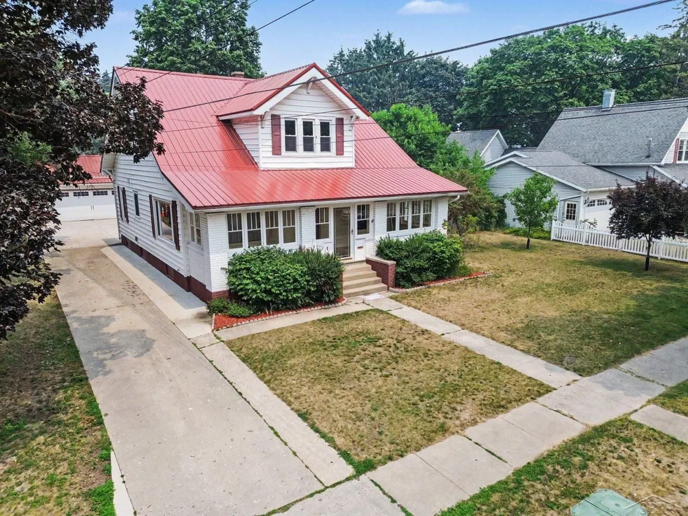 116 W Wheaton Avenue Clare City, MI 48618