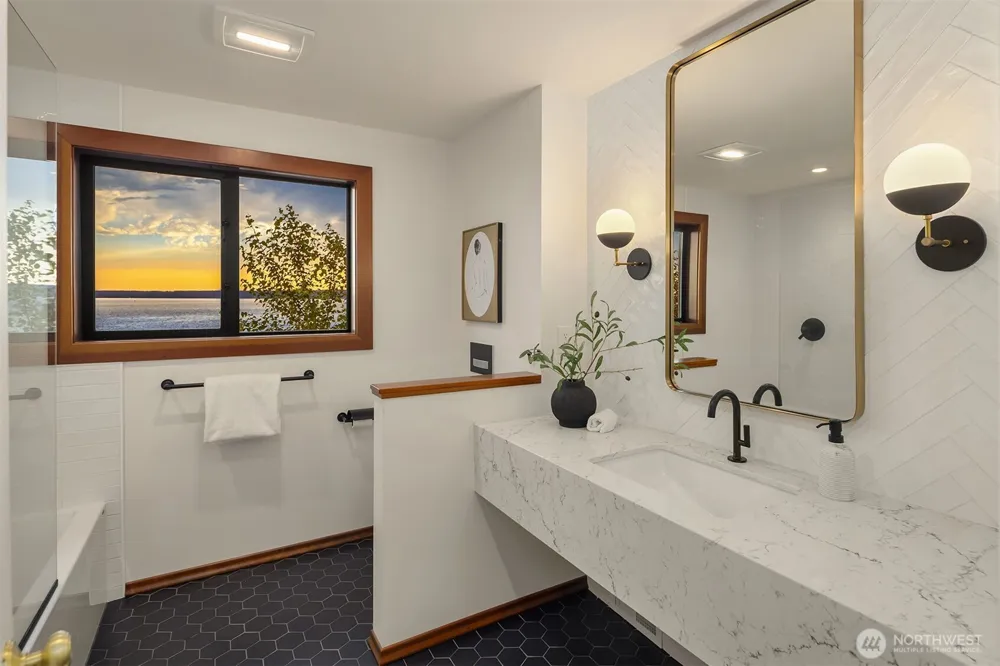17825 Normandy Terrace SW Normandy Park, WA 98166