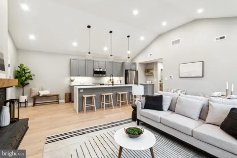 405 MEADOWHURST LANE