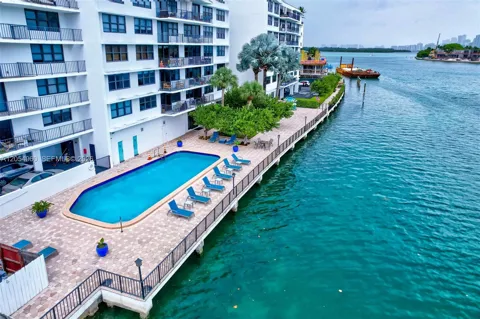 10101 E Bay Harbor Dr #502