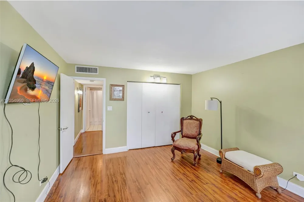 10101 E Bay Harbor Dr #502 Bay Harbor Islands, FL 33154
