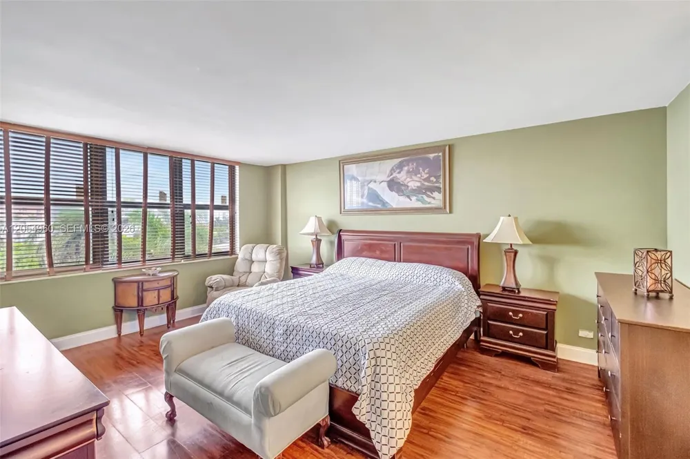 10101 E Bay Harbor Dr #502 Bay Harbor Islands, FL 33154