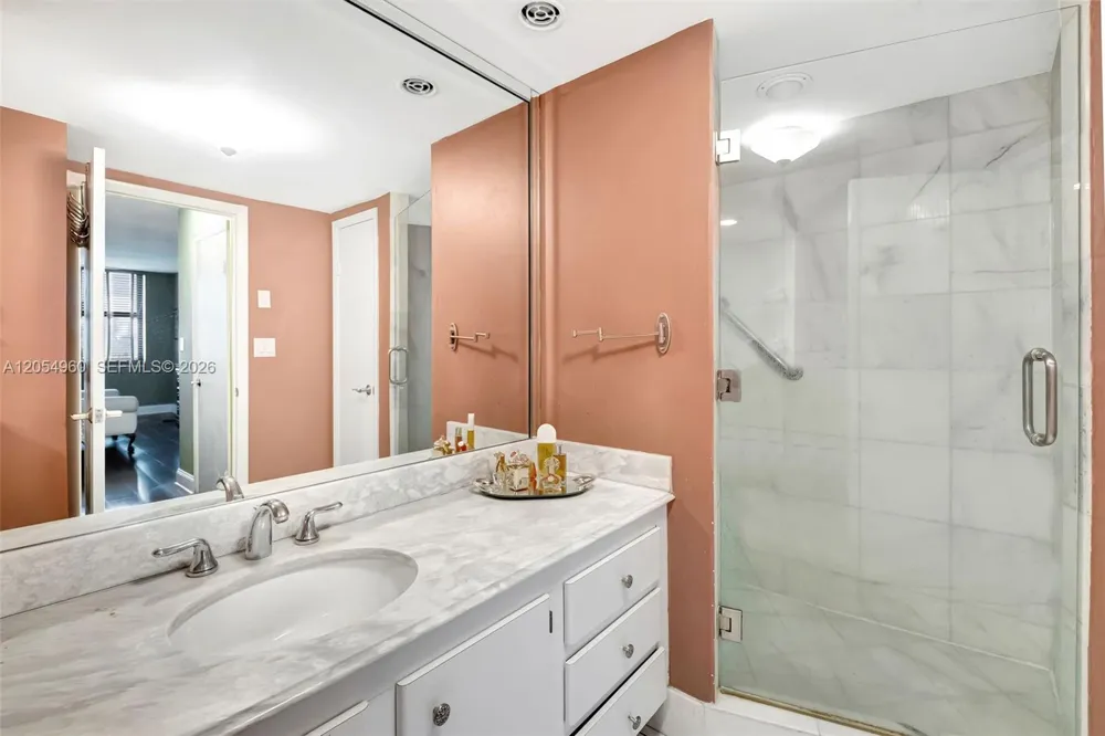 10101 E Bay Harbor Dr #502 Bay Harbor Islands, FL 33154