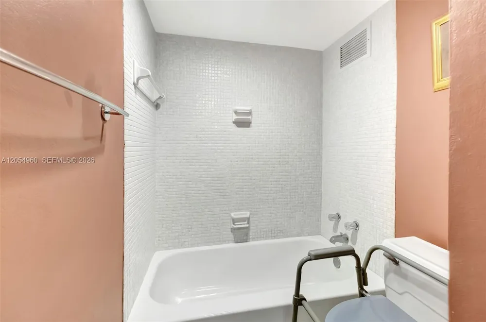 10101 E Bay Harbor Dr #502 Bay Harbor Islands, FL 33154