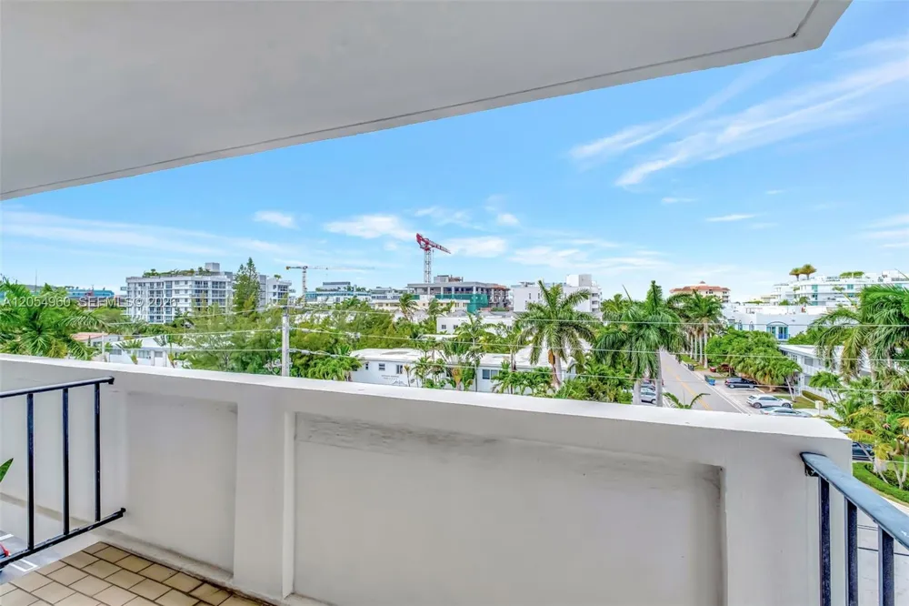 10101 E Bay Harbor Dr #502 Bay Harbor Islands, FL 33154