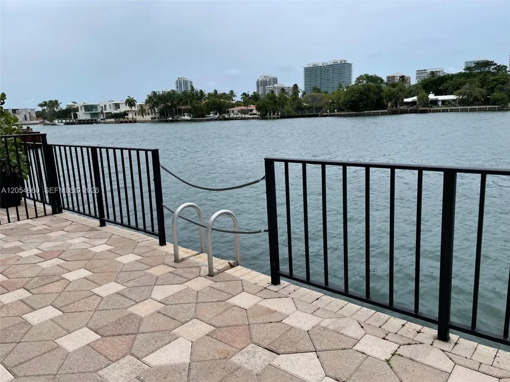 10101 E Bay Harbor Dr #502 Bay Harbor Islands, FL 33154