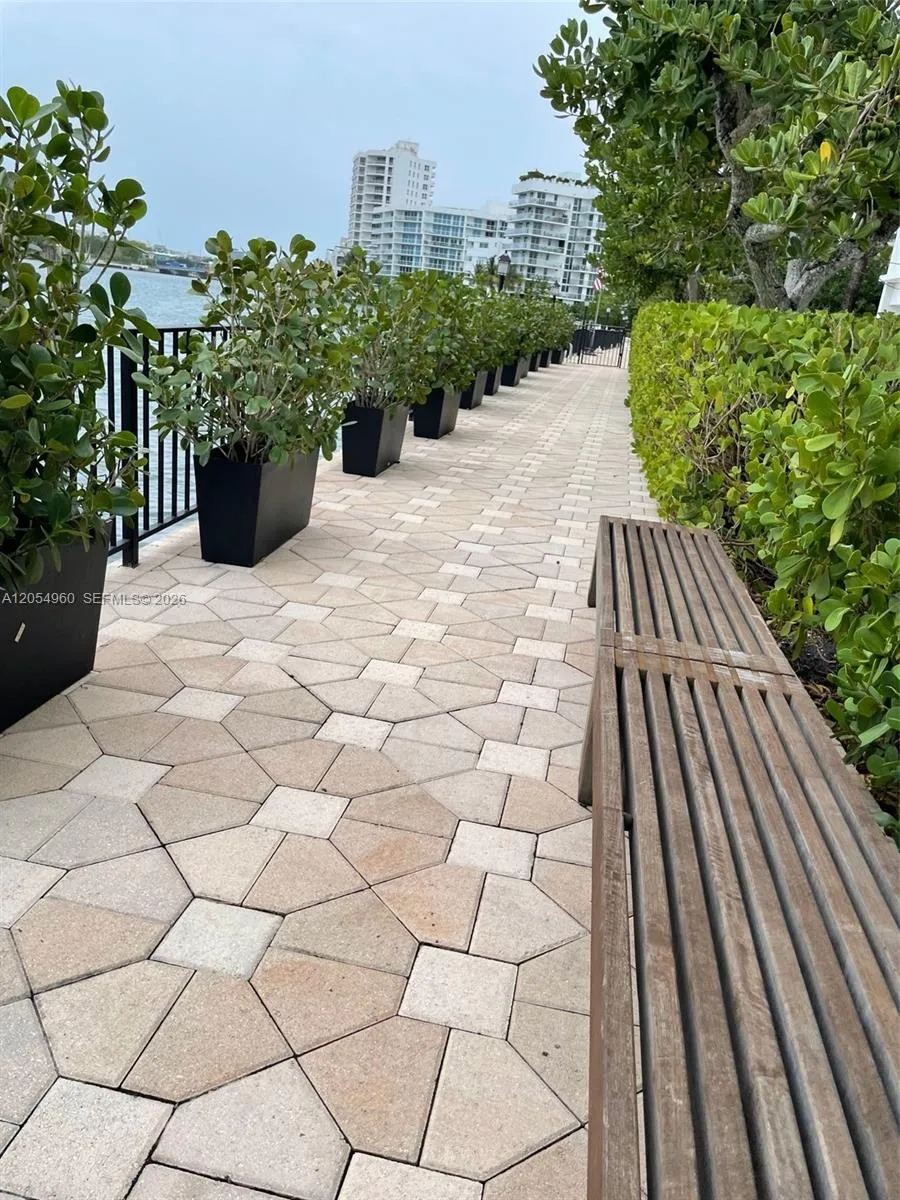 10101 E Bay Harbor Dr #502 Bay Harbor Islands, FL 33154
